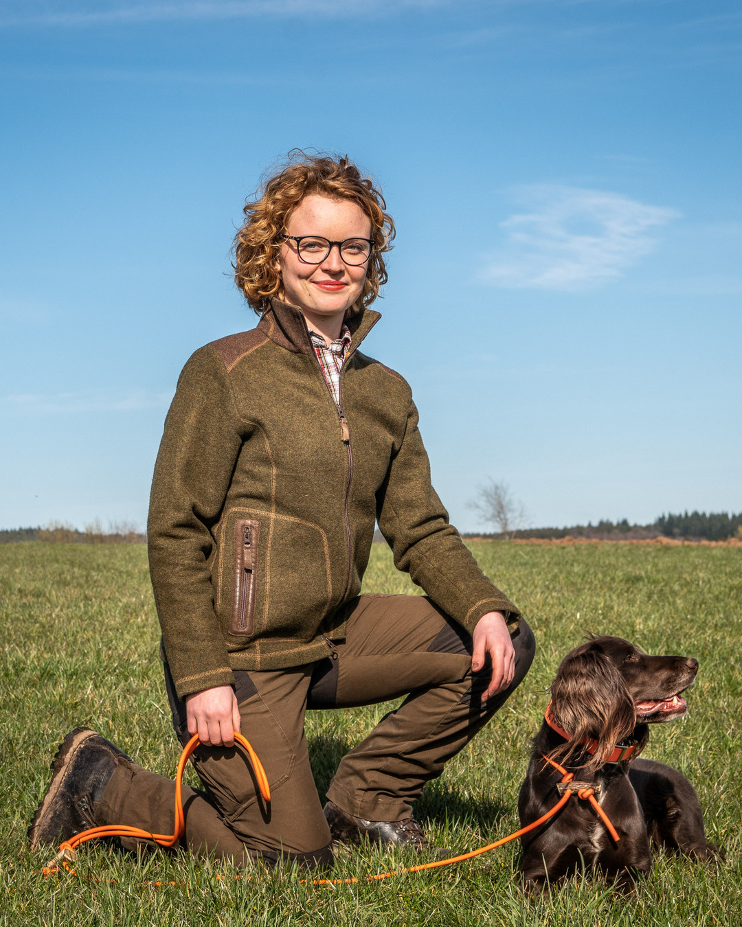 Unsere STEINKAUZ Loden-Fleecejacke „Adele“ besteht aus 100 % reiner Schurwolle und ist wunderbar weich, warm und atmungsaktiv. Der taillierte Schnitt, verstärkte Partien und feine Lederdetails machen sie zur unkomplizierten Begleiterin für das nächste Outdoor-Abenteuer. #STEINKAUZ #Adele #Lodenfleece #Lodenjacke #Schurwolle #Naturmaterial #DraußenZuhause